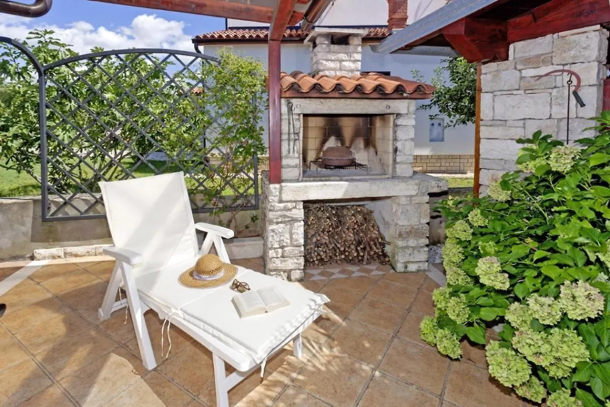 Apartments Sara Bale Κροατία